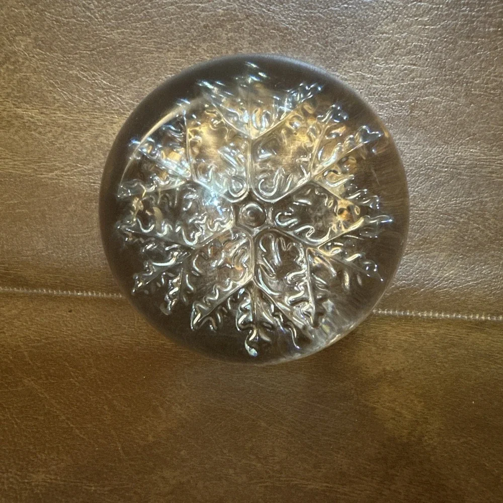 LEAD CRYSTAL DOME SNOWFLAKE PAPERWEIGHT GARANTI CRISTAL 3 1/2